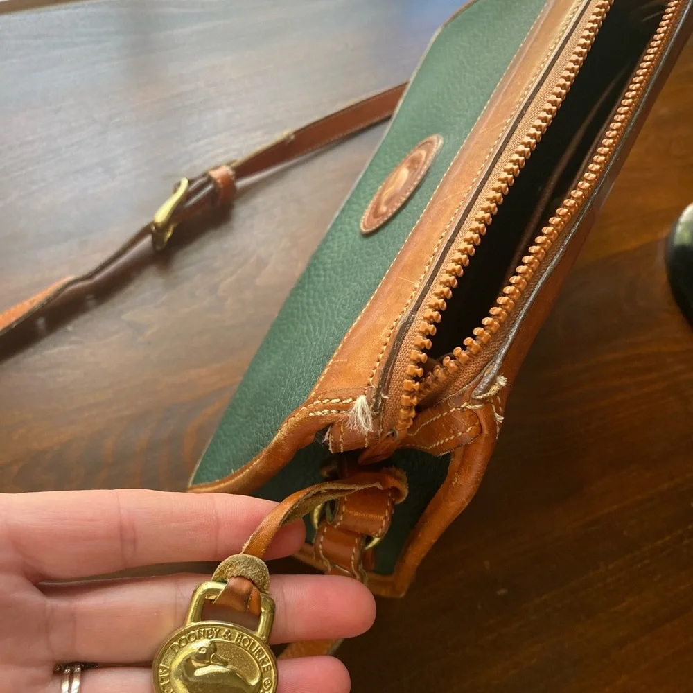 Dooney & Bourke Classic Vintage All-Weather Leather Handbag Green - Picture 3 of 9
